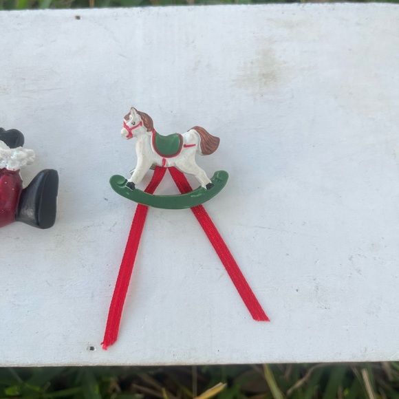 4 Vintage Christmas Brooches - Picture 5 of 6